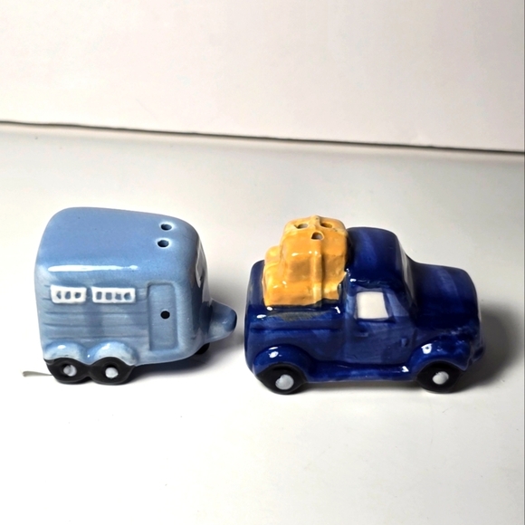 unbranded Other - ruck & trailer salt & pepper shaker set nwt
